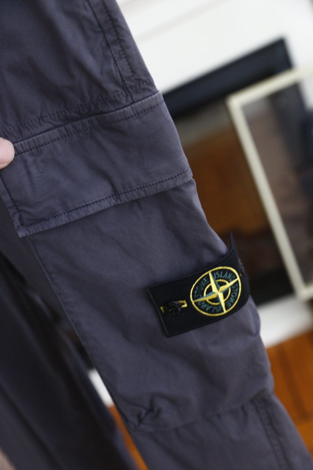 🔥石头岛. 26夏季新品，时尚男士百搭潮流大牌风工装束脚长裤，侧边立体大容量工装口袋搭配标识点缀，后背设置收纳口袋，功能