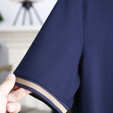 🔥Loro piana. 26夏季新品,时尚男士轻奢大牌风短袖Polo衫,领口与袖口点缀撞色条纹细节,简约门襟设计干净利 🔥Loro piana. 26夏季新品,时尚男士轻奢大牌风短袖Polo衫,领口与袖口点缀撞色条纹细节,简约门襟设计干净利