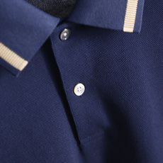 🔥Loro piana. 26夏季新品,时尚男士轻奢大牌风短袖Polo衫,领口与袖口点缀撞色条纹细节,简约门襟设计干净利 🔥Loro piana. 26夏季新品,时尚男士轻奢大牌风短袖Polo衫,领口与袖口点缀撞色条纹细节,简约门襟设计干净利
