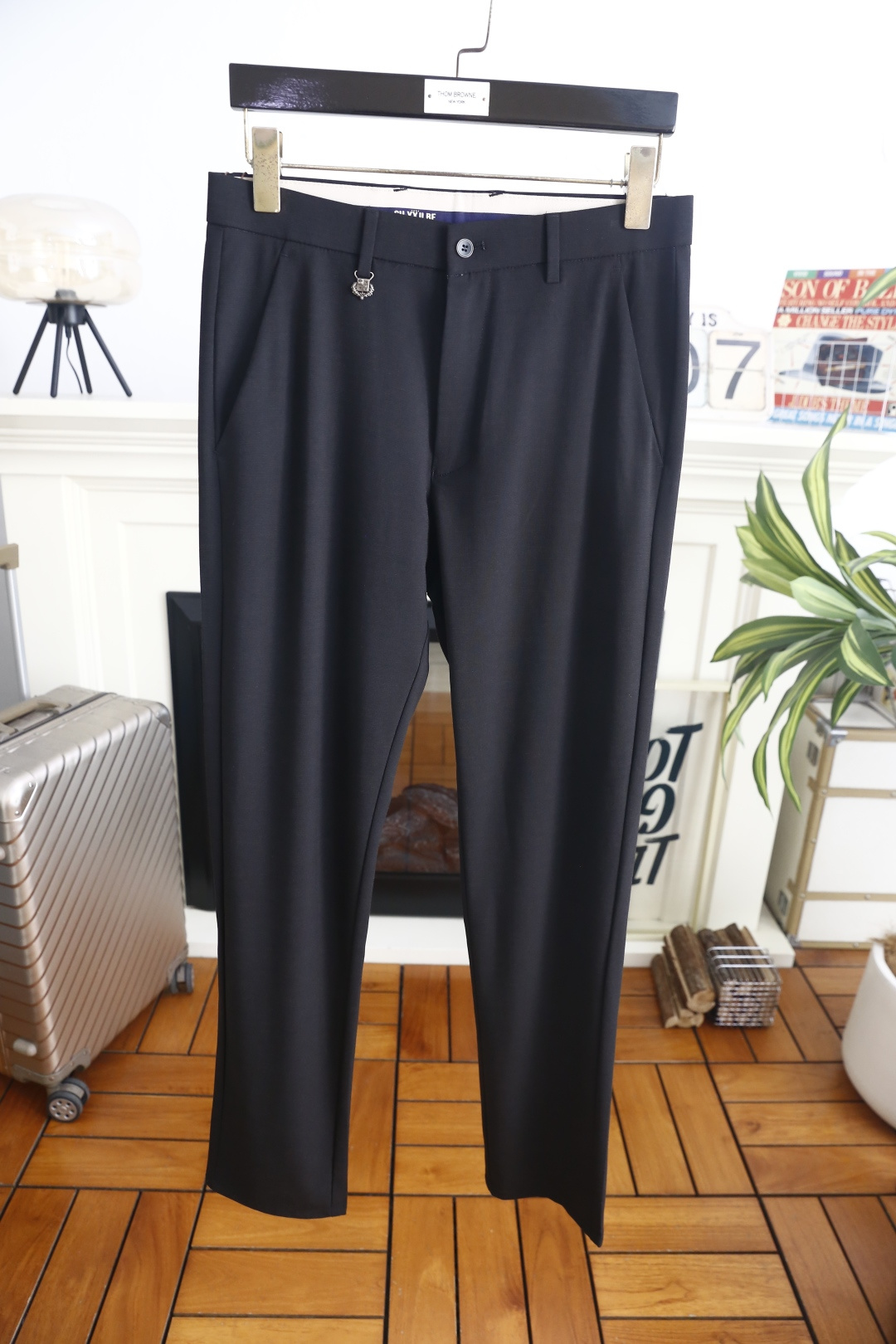 🔥Loro piana. 26新品男士休闲长裤，意式奢牌高级格调，后腰皮质铭牌点缀彰显品牌质感，双后袋搭配纽扣细节做工扎