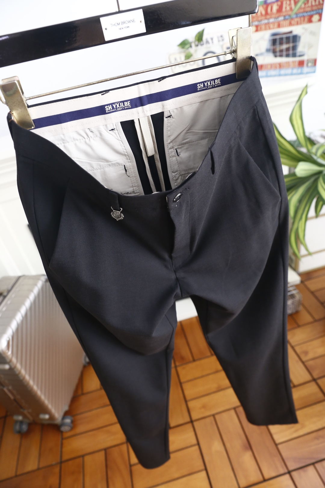 🔥Loro piana. 26新品男士休闲长裤，意式奢牌高级格调，后腰皮质铭牌点缀彰显品牌质感，双后袋搭配纽扣细节做工扎
