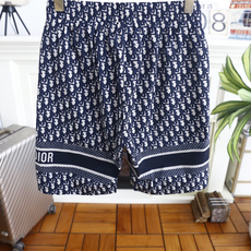 🔥迪奥. 26夏季新品!时尚男士休闲两件套,满印复古标识自带奢牌气场,上衣立领全拉链开合设计,胸前字母织带装饰辨识度十足 🔥迪奥. 26夏季新品!时尚男士休闲两件套,满印复古标识自带奢牌气场,上衣立领全拉链开合设计,胸前字母织带装饰辨识度十足