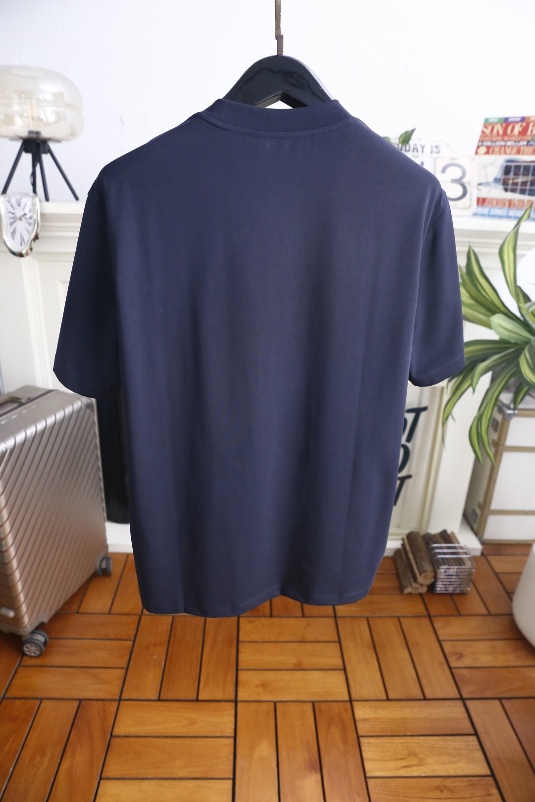 🔥蒙口. 26夏季新品!时尚男士轻奢短袖T恤,经典圆领搭配领口撞色织带尽显大牌质感,胸口立体压胶徽章低调富有辨识度,利落 🔥蒙口. 26夏季新品!时尚男士轻奢短袖T恤,经典圆领搭配领口撞色织带尽显大牌质感,胸口立体压胶徽章低调富有辨识度,利落