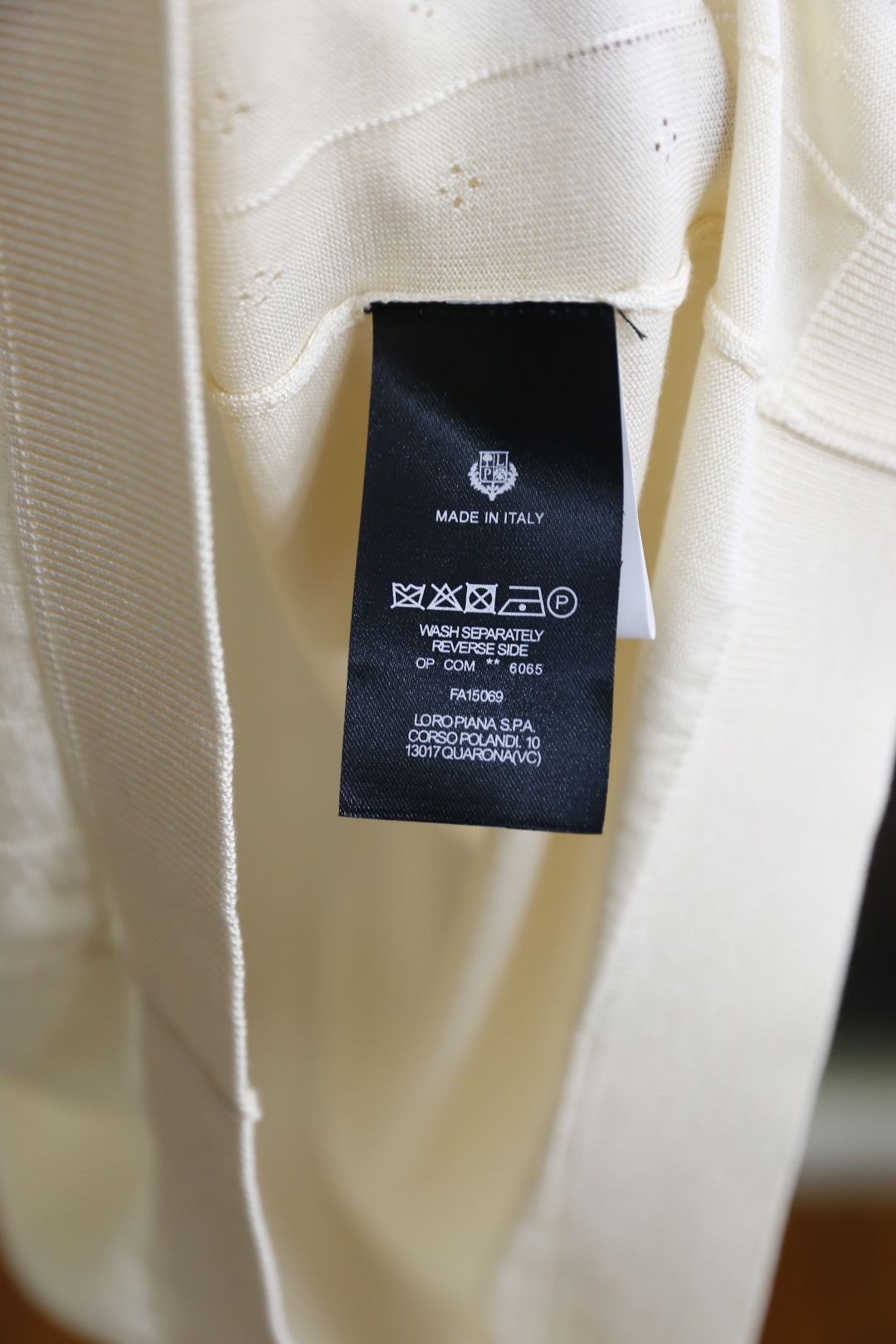🔥Loro piana. 26夏季新品🆕时尚男士轻奢针织Polo衫,意式大牌翻领版型格调雅致,全身竖纹镂空肌理富有层次感 🔥Loro piana. 26夏季新品🆕时尚男士轻奢针织Polo衫,意式大牌翻领版型格调雅致,全身竖纹镂空肌理富有层次感