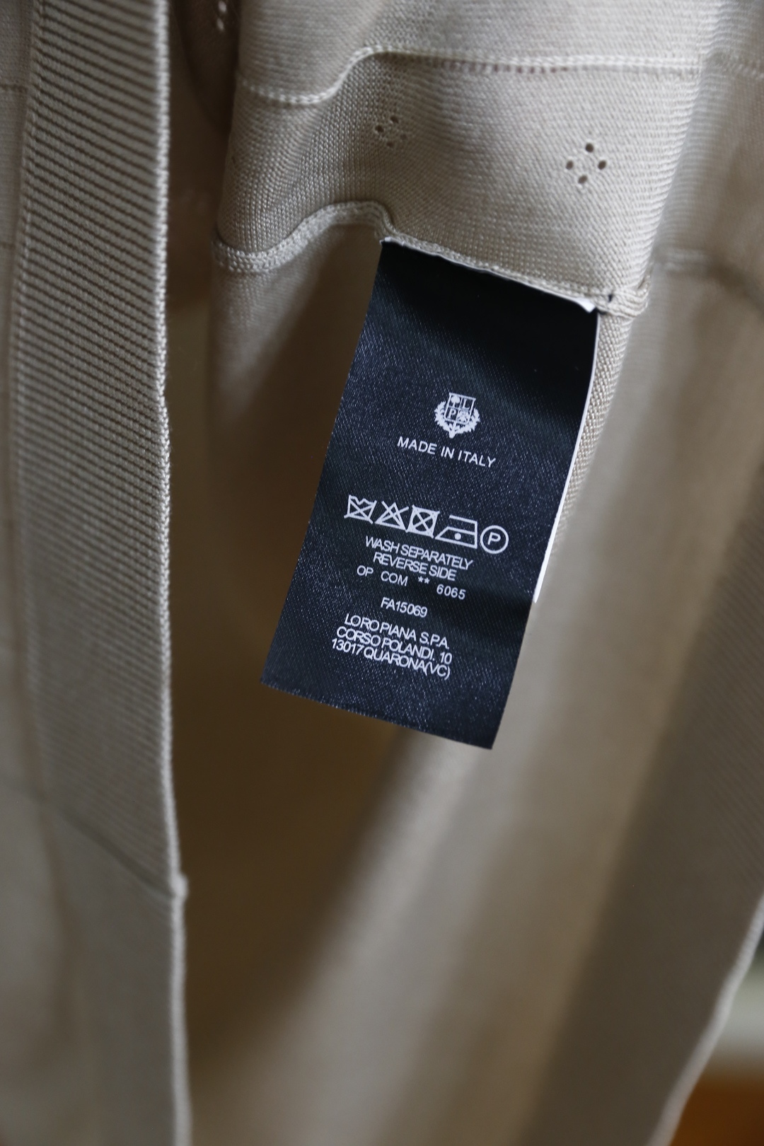 🔥Loro piana. 26夏季新品🆕时尚男士轻奢针织Polo衫，意式大牌翻领版型格调雅致，全身竖纹镂空肌理富有层次感