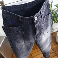 🔥芬迪. 26夏季新品!时尚男士轻奢牛仔裤,潮牌风做旧水洗营造复古氛围感,后腰黄色恶魔眼皮牌辨识度拉满,经典双后袋走线工 🔥芬迪. 26夏季新品!时尚男士轻奢牛仔裤,潮牌风做旧水洗营造复古氛围感,后腰黄色恶魔眼皮牌辨识度拉满,经典双后袋走线工