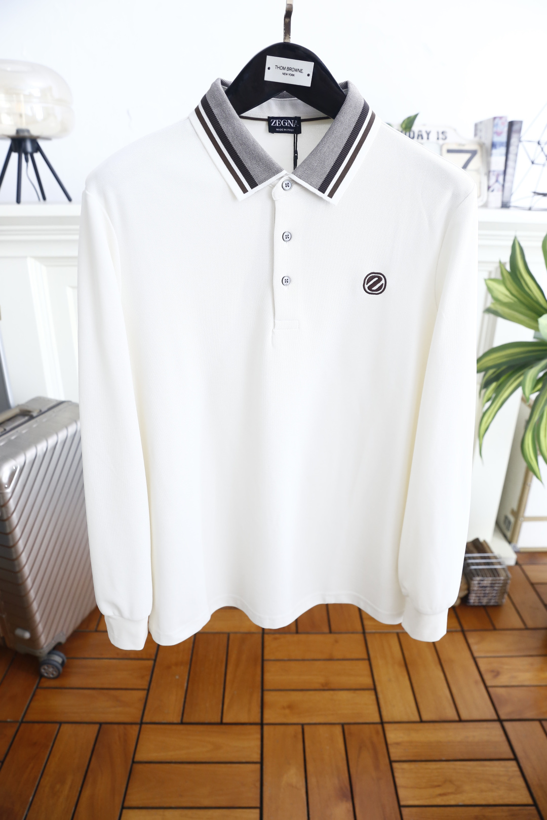 🔥杰尼亚. 26秋季新品！时尚男士长袖Polo衫，意式大牌优雅格调，撞色条纹翻领层次丰富，门襟三颗纽扣简约利落，胸口精致