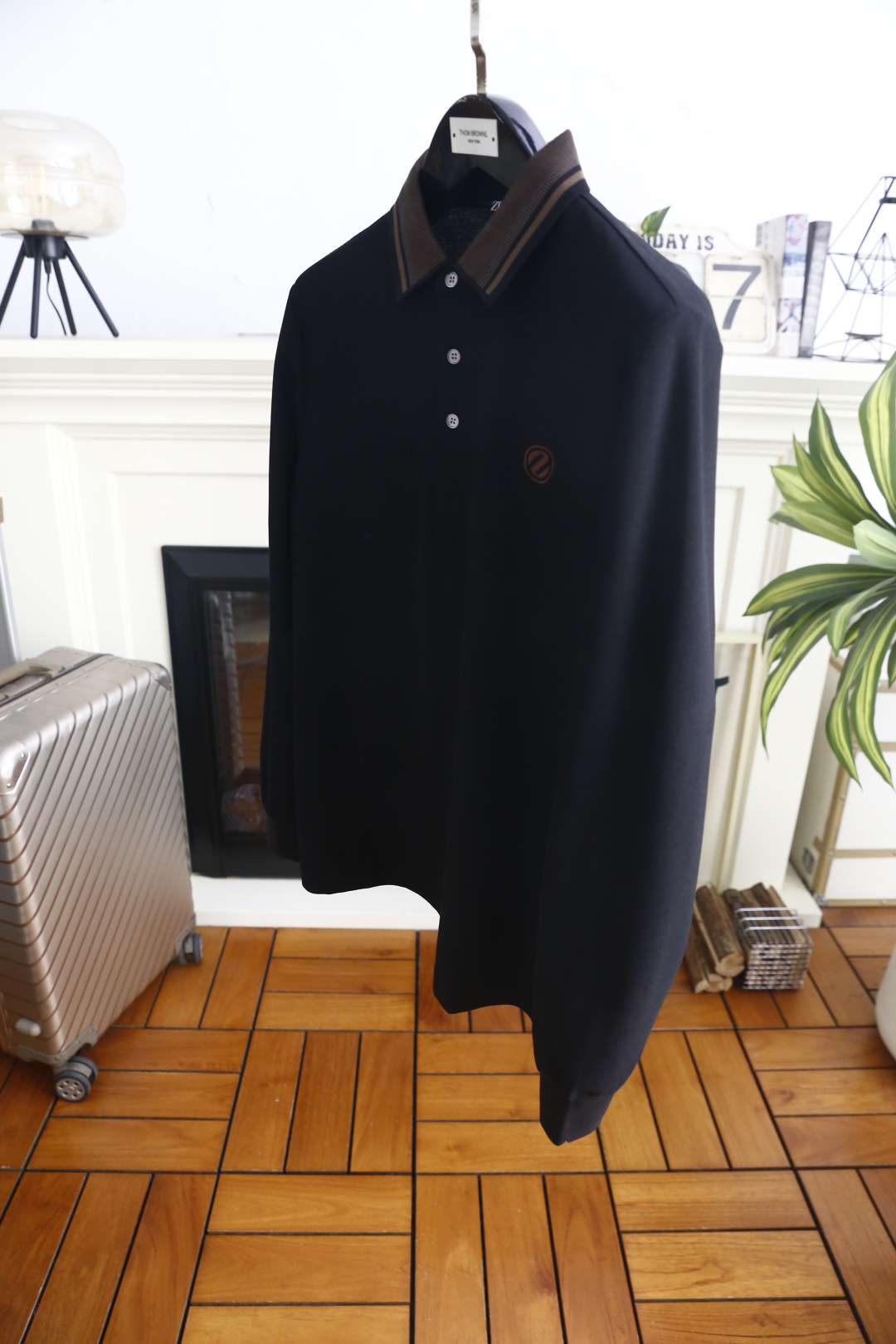 🔥杰尼亚. 26秋季新品！时尚男士长袖Polo衫，意式大牌优雅格调，撞色条纹翻领层次丰富，门襟三颗纽扣简约利落，胸口精致