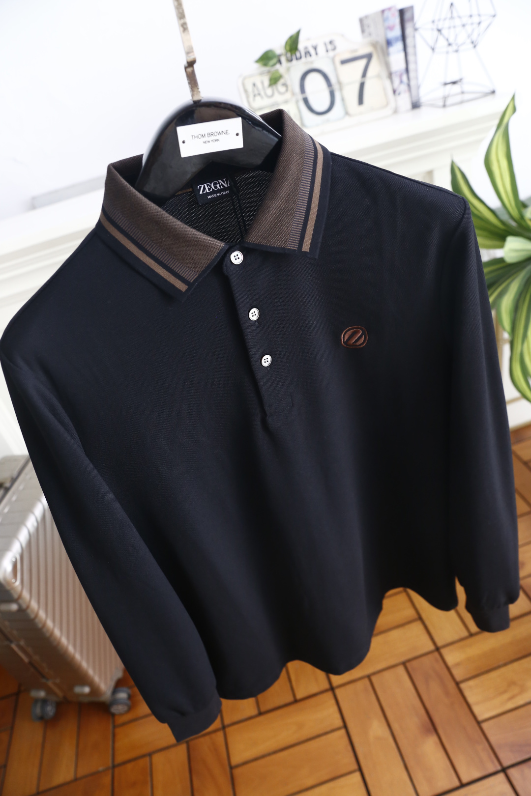 🔥杰尼亚. 26秋季新品！时尚男士长袖Polo衫，意式大牌优雅格调，撞色条纹翻领层次丰富，门襟三颗纽扣简约利落，胸口精致