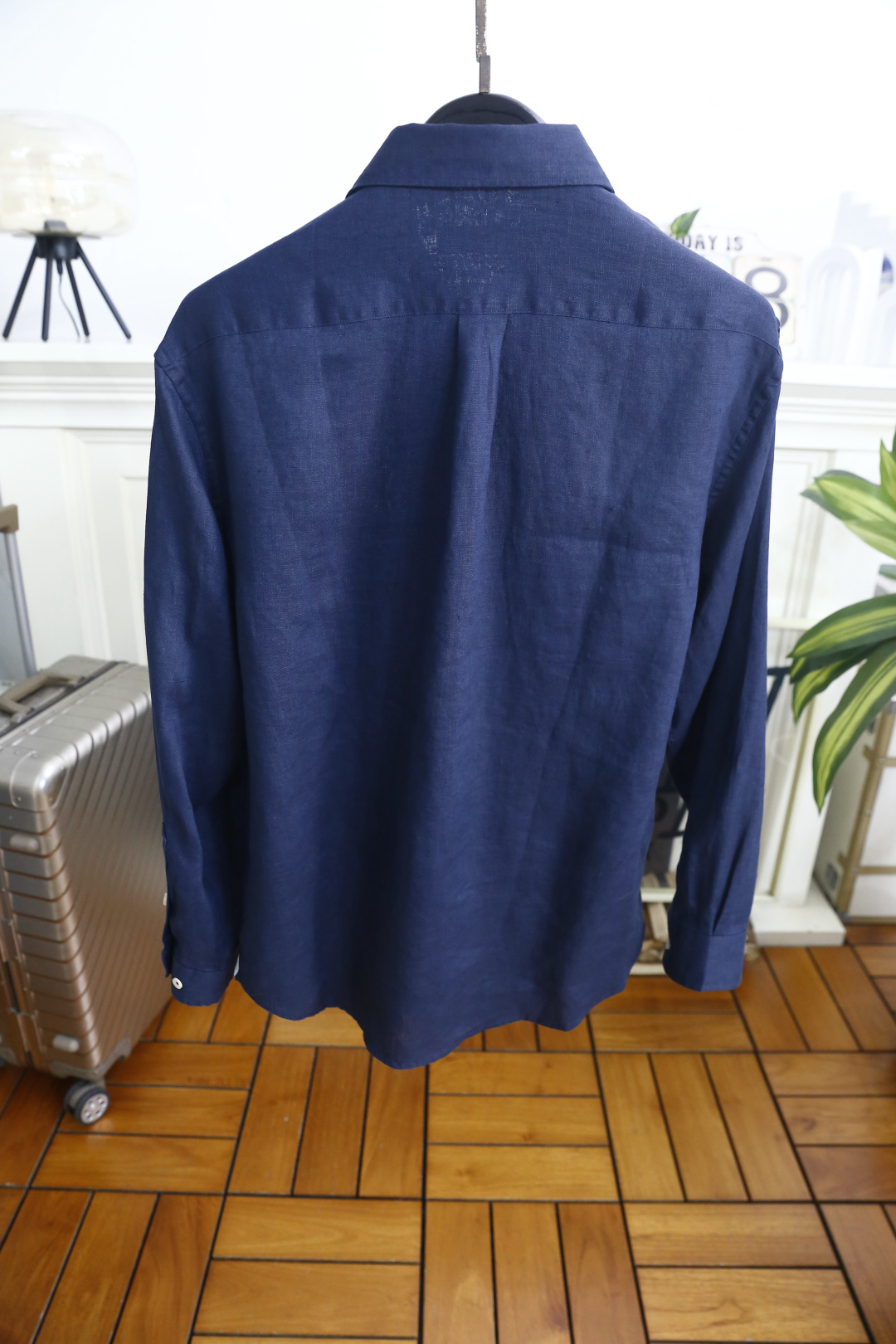 🔥Loro Piana. 26夏季新品!时尚男士经典翻领长袖衬衫,利落领型修饰颈部线条,门襟搭配精致纽扣,整体剪裁宽松舒 🔥Loro Piana. 26夏季新品!时尚男士经典翻领长袖衬衫,利落领型修饰颈部线条,门襟搭配精致纽扣,整体剪裁宽松舒