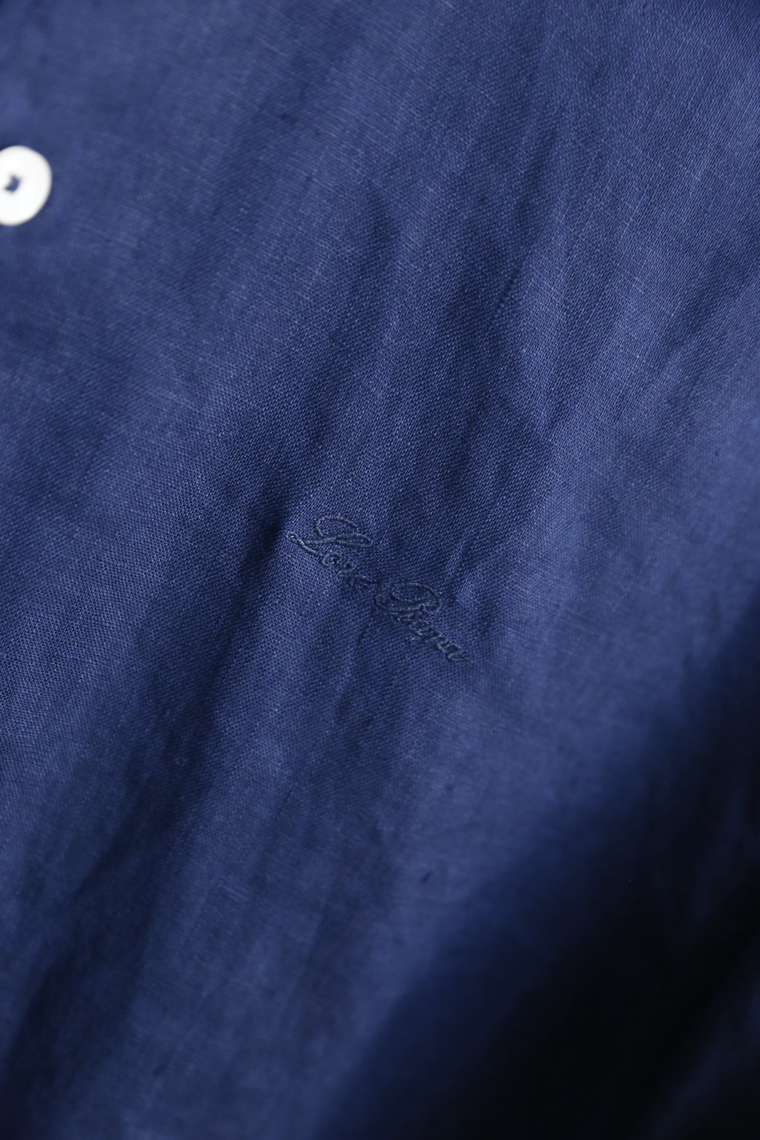 🔥Loro Piana. 26夏季新品!时尚男士经典翻领长袖衬衫,利落领型修饰颈部线条,门襟搭配精致纽扣,整体剪裁宽松舒 🔥Loro Piana. 26夏季新品!时尚男士经典翻领长袖衬衫,利落领型修饰颈部线条,门襟搭配精致纽扣,整体剪裁宽松舒