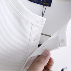 🔥保罗. 26秋季新品!时尚男士亨利领长袖打底上衣,半开扣门襟打造别致大牌腔调,胸口亮眼骏马刺绣标识辨识度拉满,简约亨利 🔥保罗. 26秋季新品!时尚男士亨利领长袖打底上衣,半开扣门襟打造别致大牌腔调,胸口亮眼骏马刺绣标识辨识度拉满,简约亨利