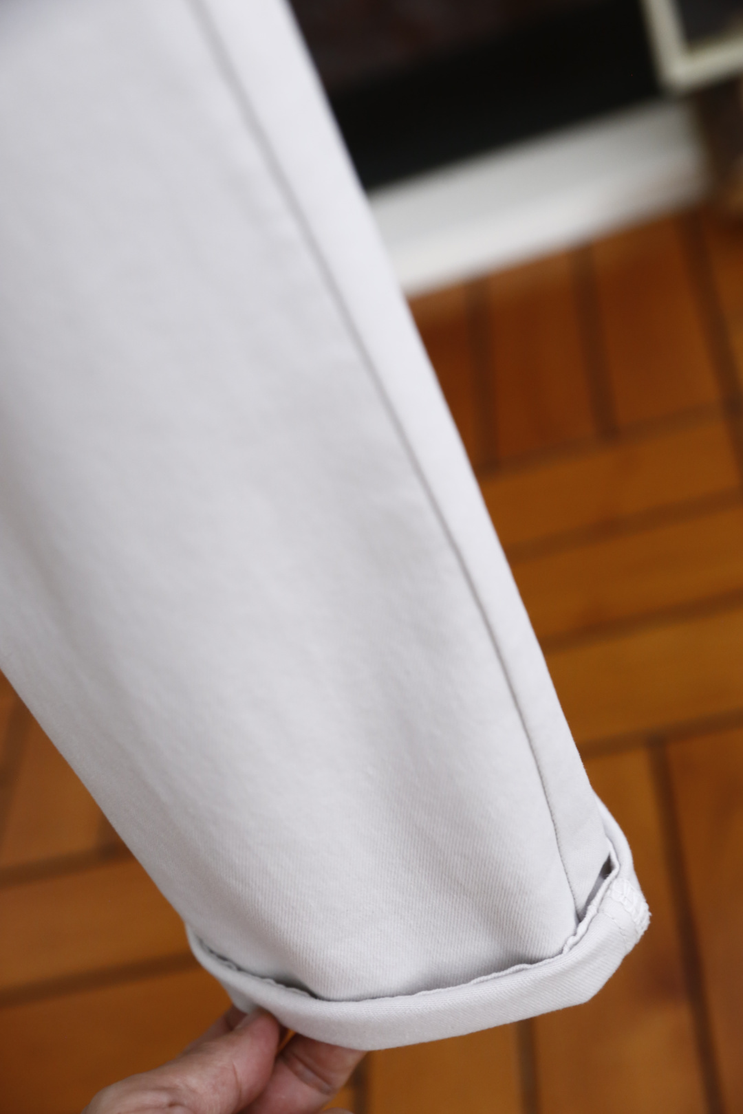 🔥Loro Piana. 26夏季新品！时尚男士百搭休闲长裤👍经典五袋式裤型搭配标准腰袢设计，后腰配有皮质标牌装饰，后袋