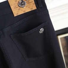🔥Loro Piana. 26夏季新品!时尚男士百搭休闲长裤👍经典五袋式裤型搭配标准腰袢设计,后腰配有皮质标牌装饰,后袋 🔥Loro Piana. 26夏季新品!时尚男士百搭休闲长裤👍经典五袋式裤型搭配标准腰袢设计,后腰配有皮质标牌装饰,后袋