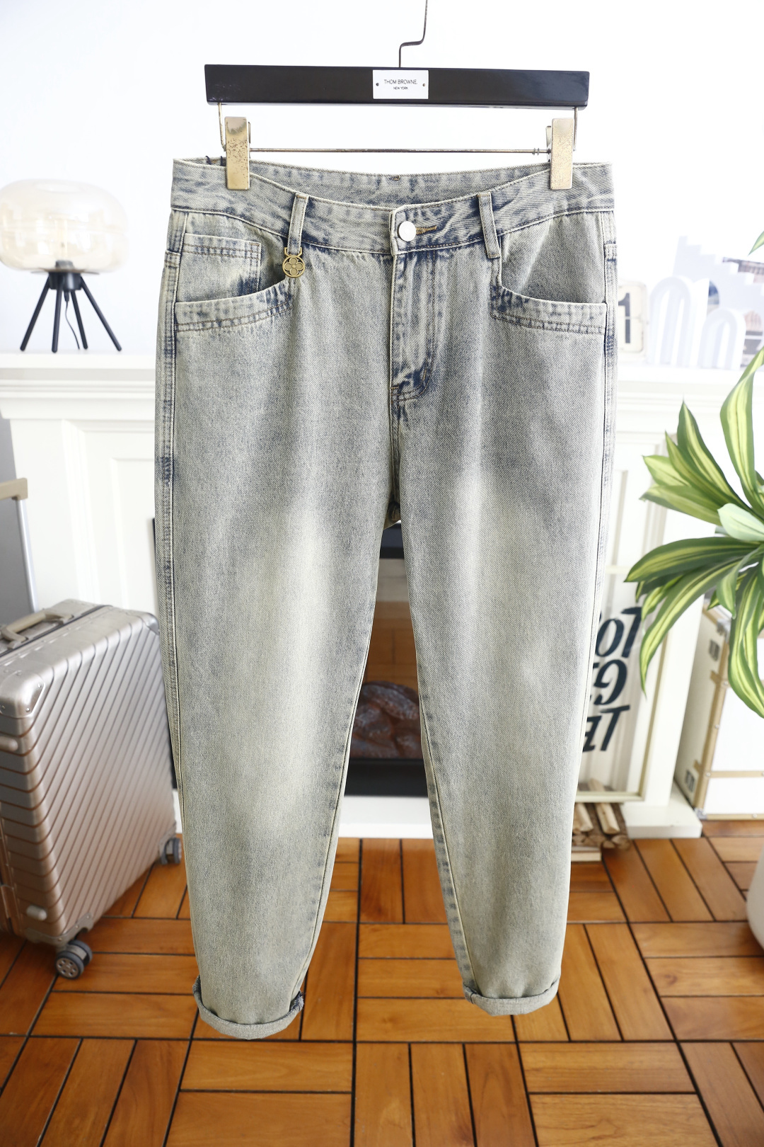 🔥路易威*/LV. 26夏季新品！时尚男士高端水洗牛仔裤👖后腰满纹印花皮牌搭配金属圆标，满满奢牌辨识度。经典双后袋设计，