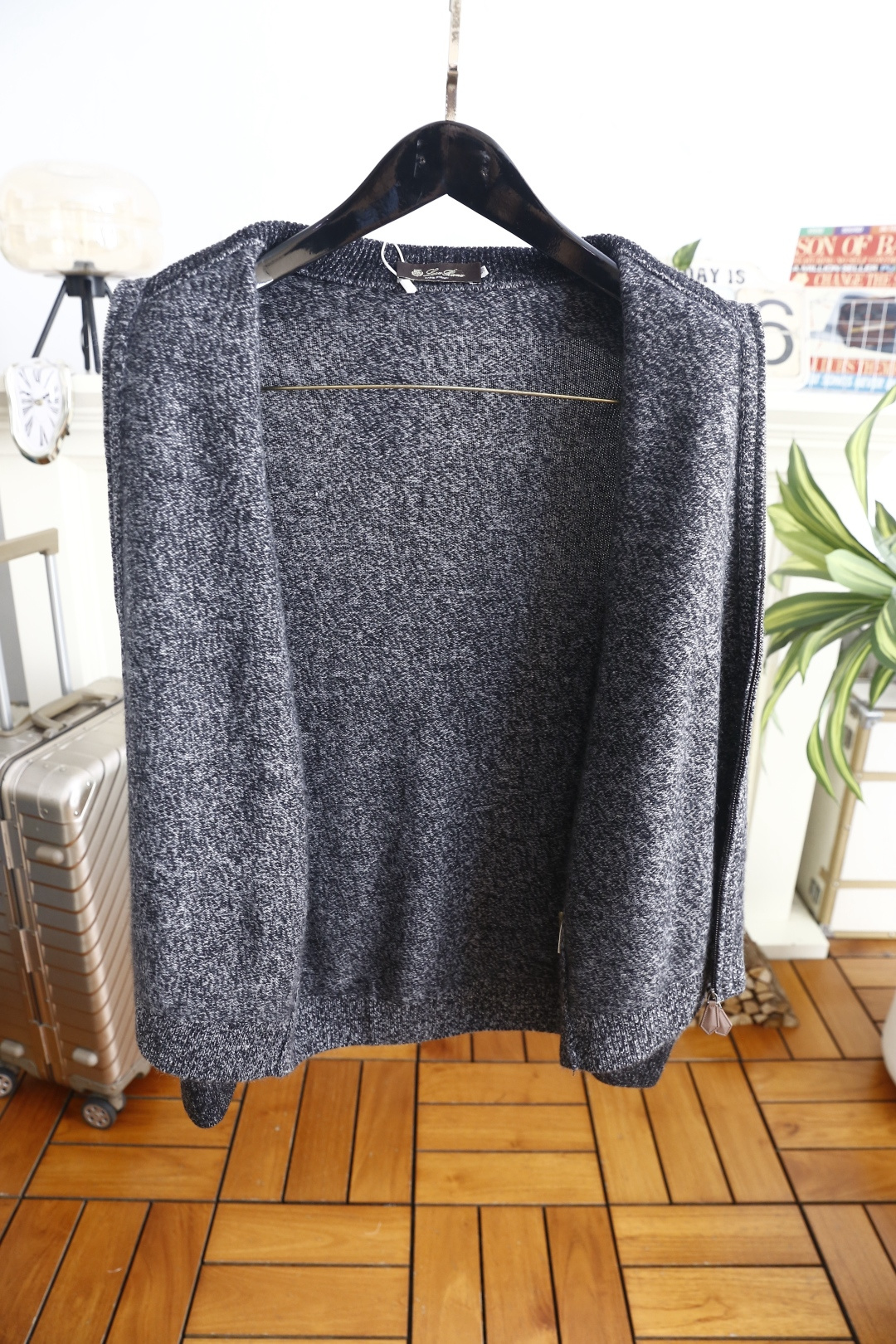 🔥Loro Piana. 26秋季新品！时尚男士翻领拉链针织开衫，羊绒羊毛混纺材质，翻领肌理撞色设计，顺滑全拉链门襟，罗