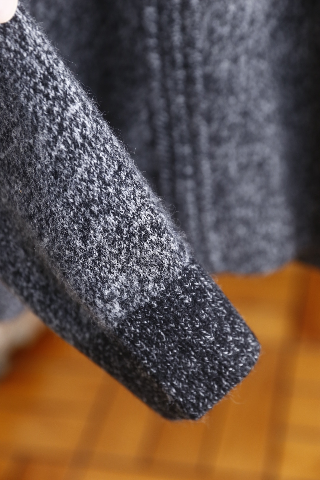 🔥Loro Piana. 26秋季新品！时尚男士翻领拉链针织开衫，羊绒羊毛混纺材质，翻领肌理撞色设计，顺滑全拉链门襟，罗
