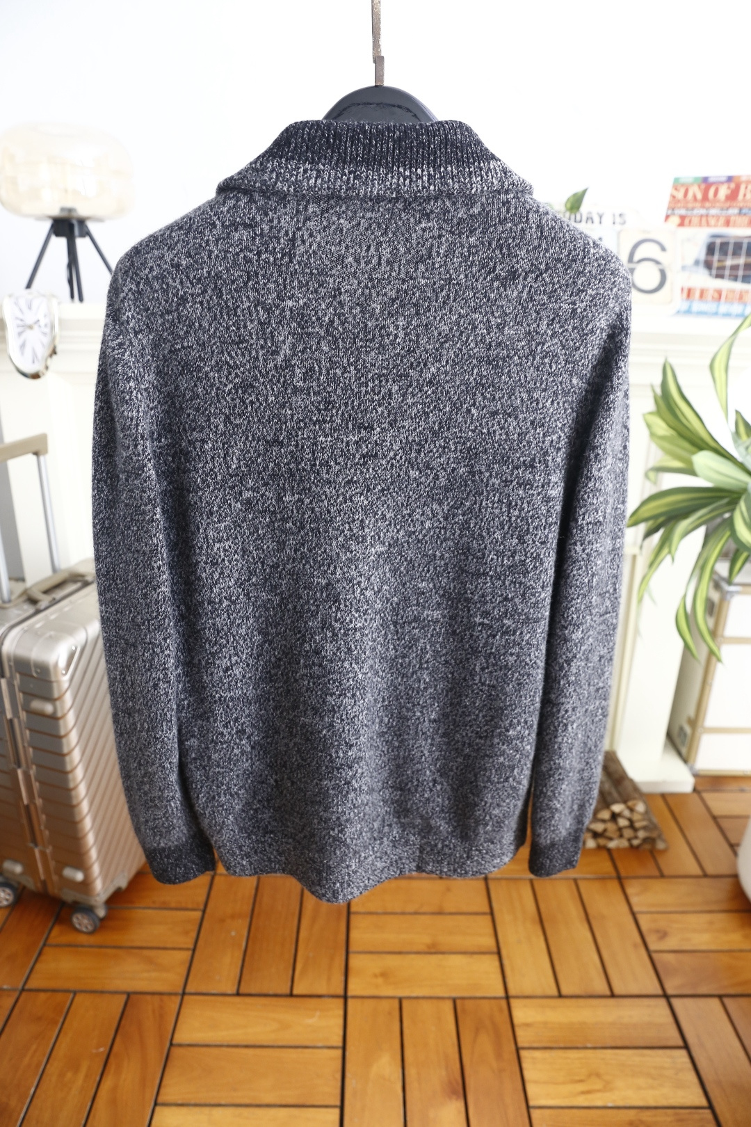 🔥Loro Piana. 26秋季新品！时尚男士翻领拉链针织开衫，羊绒羊毛混纺材质，翻领肌理撞色设计，顺滑全拉链门襟，罗