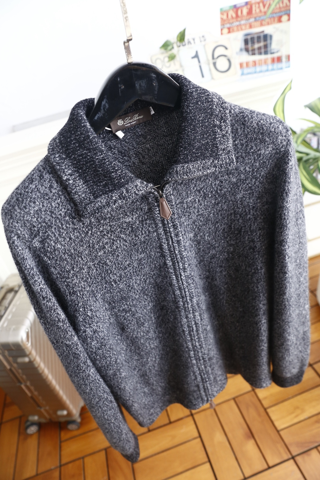 🔥Loro Piana. 26秋季新品！时尚男士翻领拉链针织开衫，羊绒羊毛混纺材质，翻领肌理撞色设计，顺滑全拉链门襟，罗