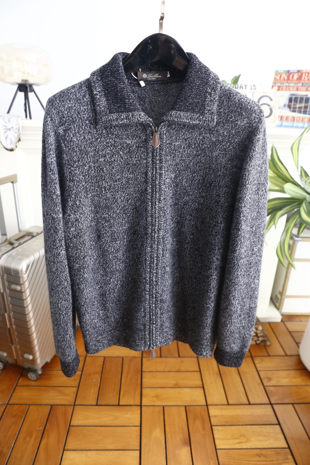 🔥Loro Piana. 26秋季新品！时尚男士翻领拉链针织开衫，羊绒羊毛混纺材质，翻领肌理撞色设计，顺滑全拉链门襟，罗