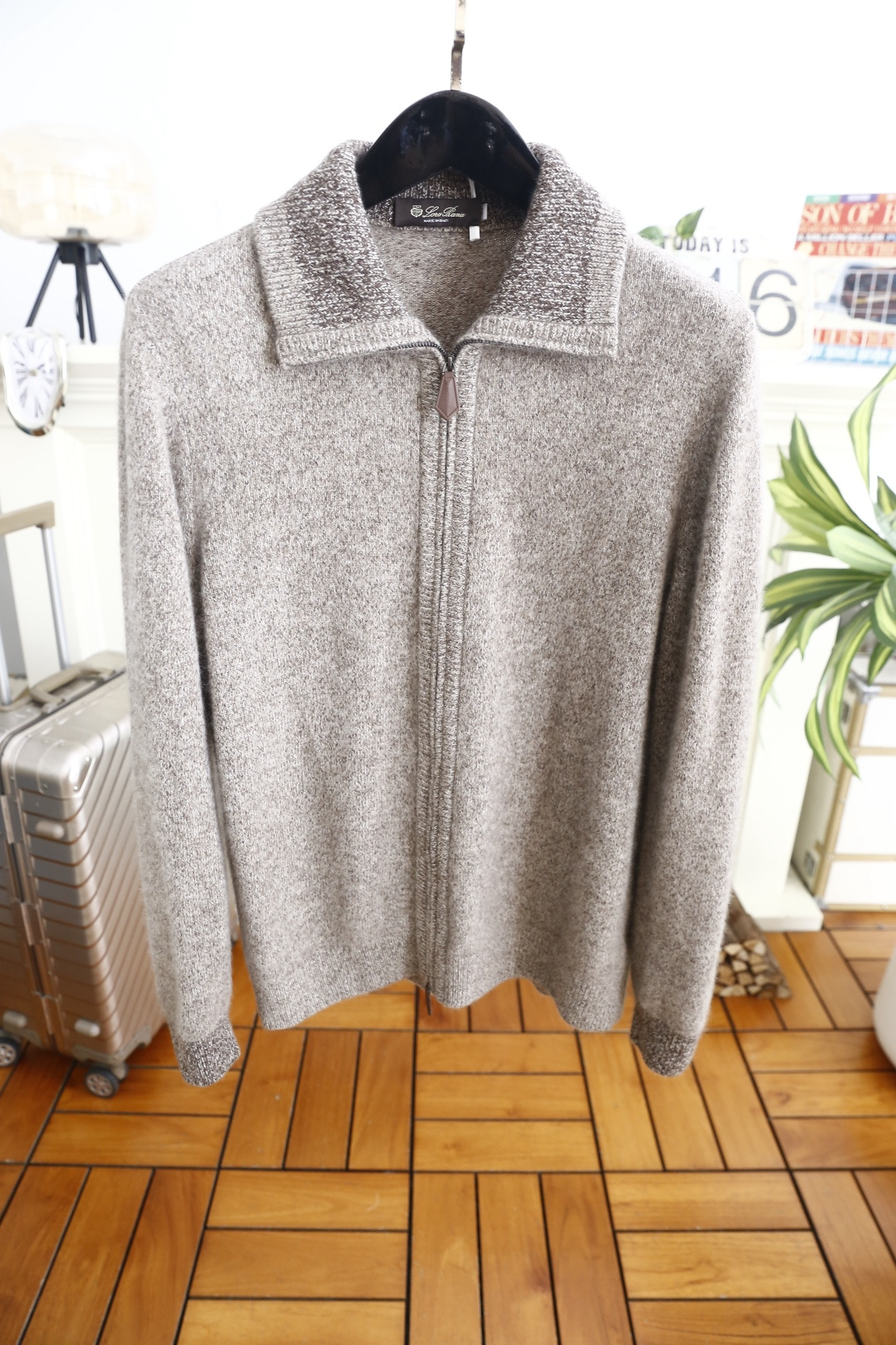 🔥Loro Piana. 26秋季新品！时尚男士翻领拉链针织开衫，羊绒羊毛混纺材质，翻领肌理撞色设计，顺滑全拉链门襟，罗