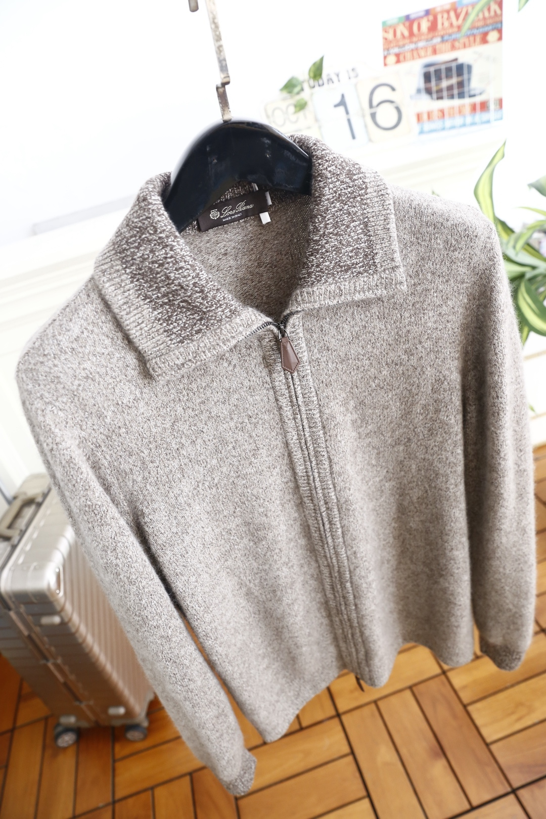 🔥Loro Piana. 26秋季新品！时尚男士翻领拉链针织开衫，羊绒羊毛混纺材质，翻领肌理撞色设计，顺滑全拉链门襟，罗