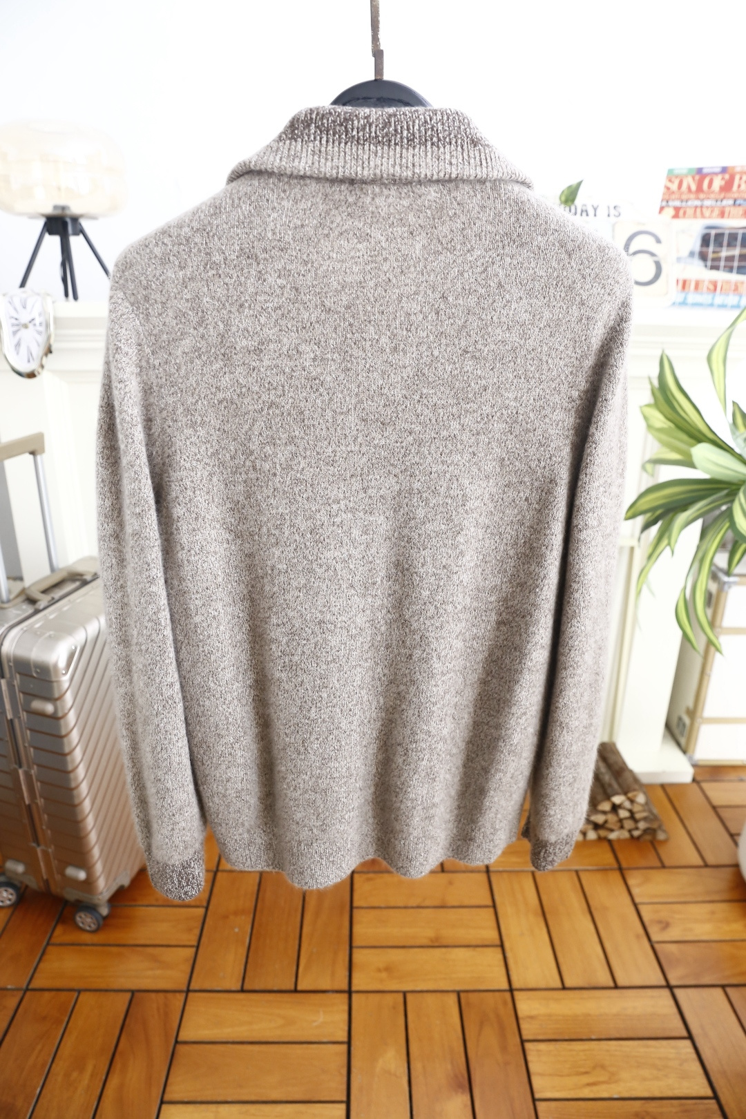 🔥Loro Piana. 26秋季新品！时尚男士翻领拉链针织开衫，羊绒羊毛混纺材质，翻领肌理撞色设计，顺滑全拉链门襟，罗