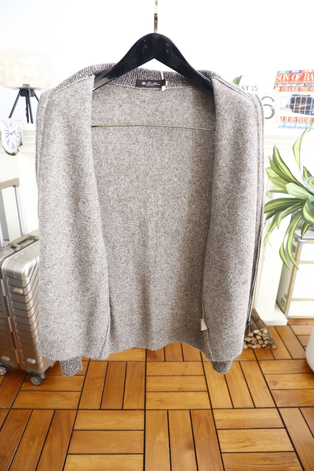 🔥Loro Piana. 26秋季新品！时尚男士翻领拉链针织开衫，羊绒羊毛混纺材质，翻领肌理撞色设计，顺滑全拉链门襟，罗