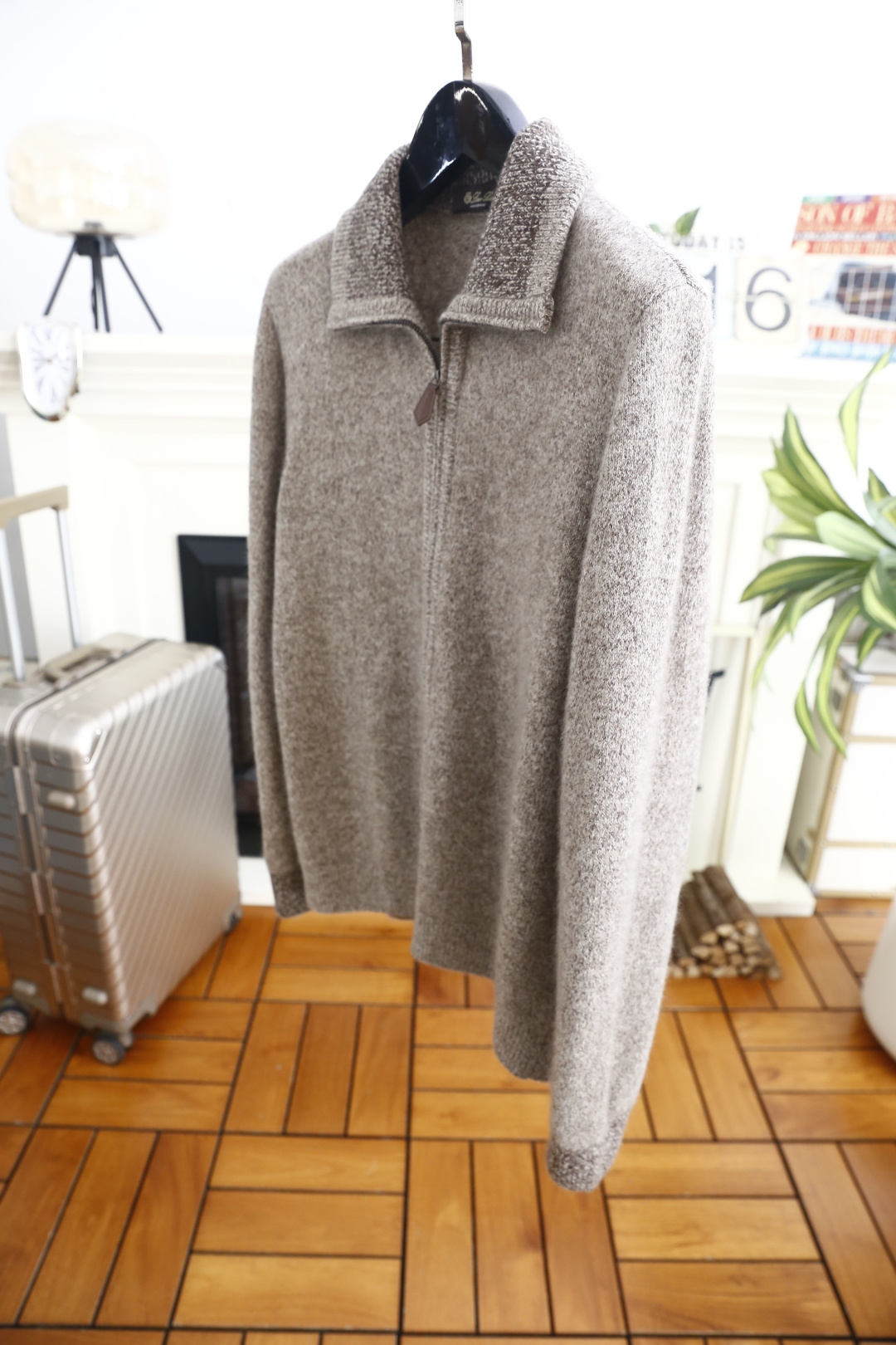 🔥Loro Piana. 26秋季新品！时尚男士翻领拉链针织开衫，羊绒羊毛混纺材质，翻领肌理撞色设计，顺滑全拉链门襟，罗