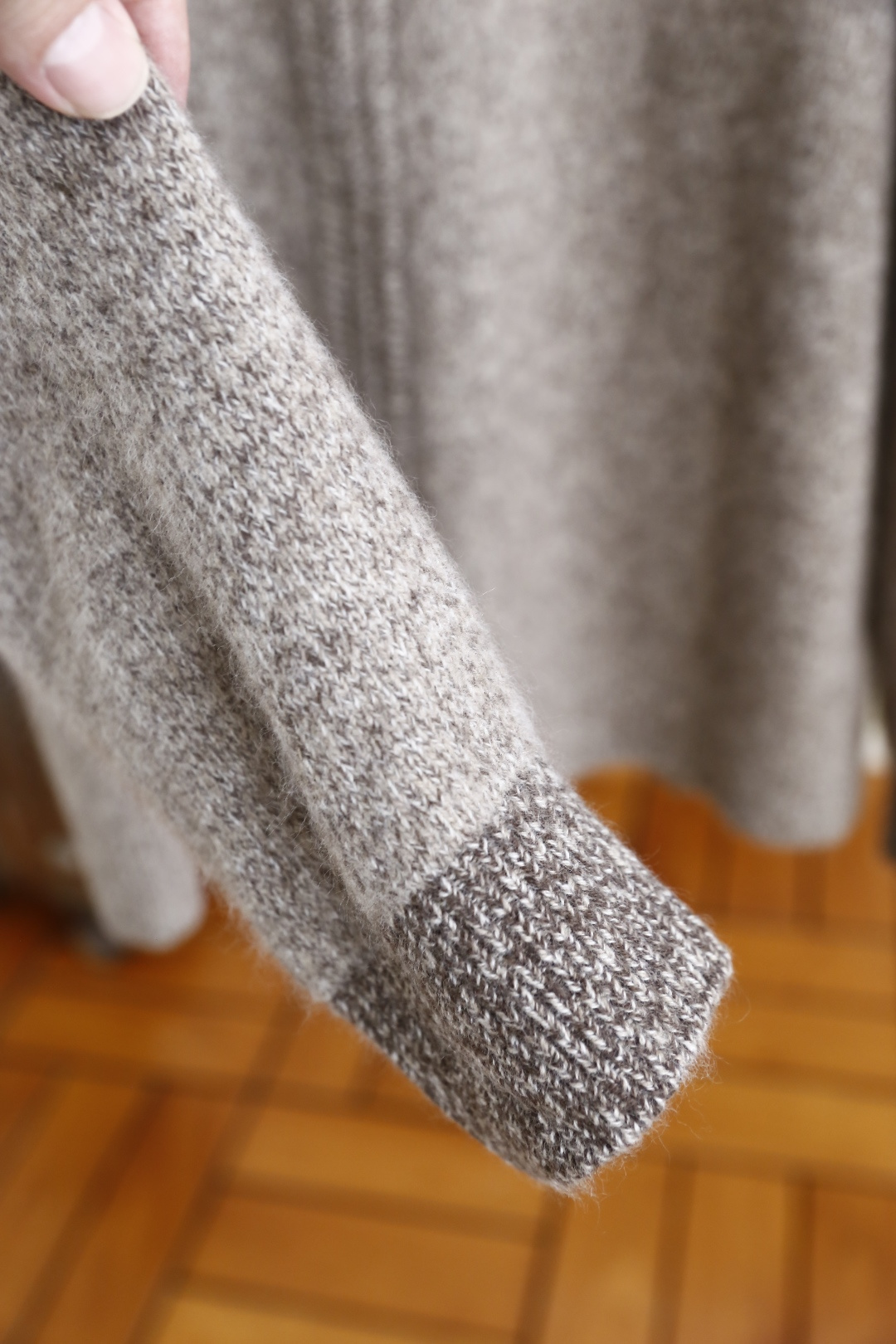 🔥Loro Piana. 26秋季新品！时尚男士翻领拉链针织开衫，羊绒羊毛混纺材质，翻领肌理撞色设计，顺滑全拉链门襟，罗