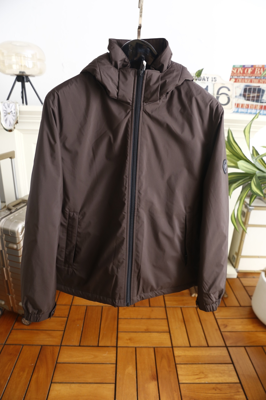 🔥加拿大鹅. 26秋冬新品！时尚男士连帽羽绒夹克，可收纳连帽设计，主拉链顺滑耐用，侧插口袋简约实用，袖口调节扣方便贴合手