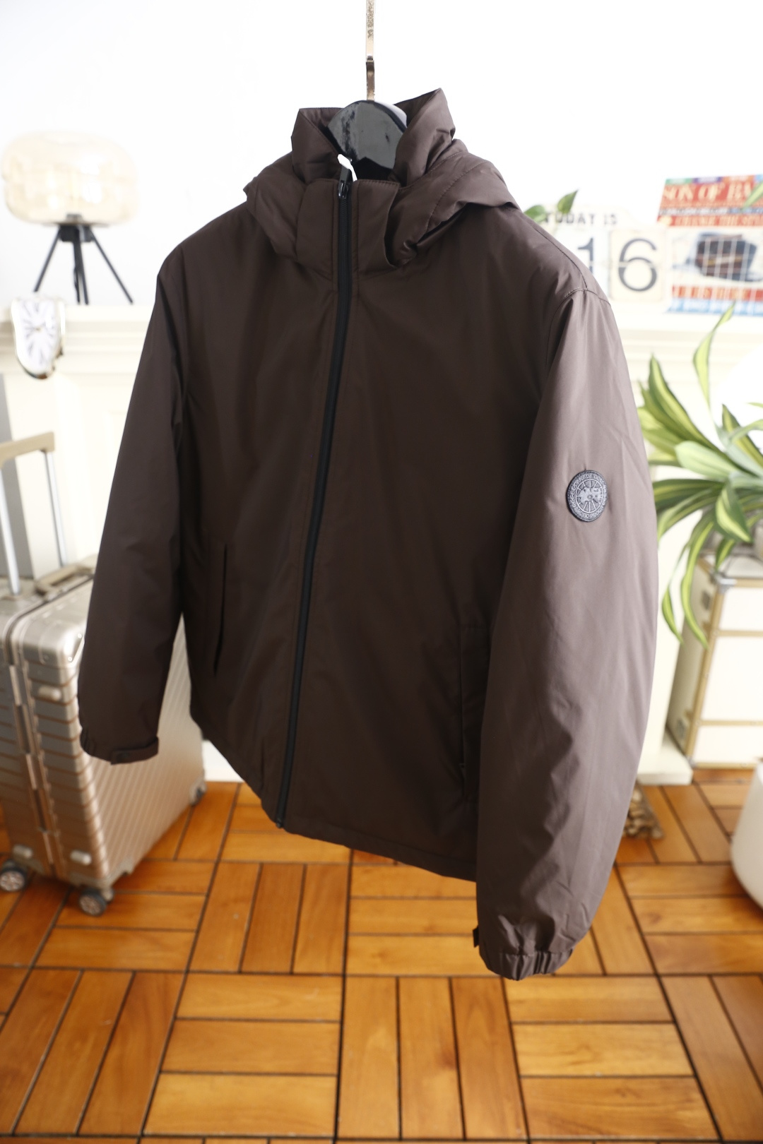 🔥加拿大鹅. 26秋冬新品！时尚男士连帽羽绒夹克，可收纳连帽设计，主拉链顺滑耐用，侧插口袋简约实用，袖口调节扣方便贴合手
