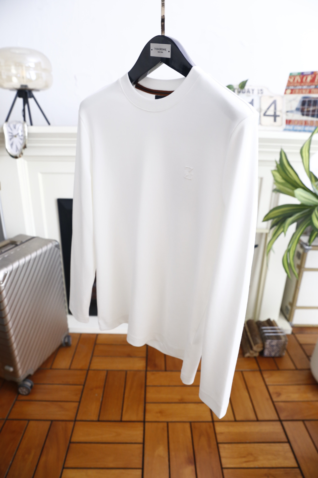 🔥杰尼亚. 26秋季新品！时尚男士长袖打底T恤，意式奢牌简约格调，胸口精致品牌字母小刺绣标识低调点缀，经典圆领做工工整服