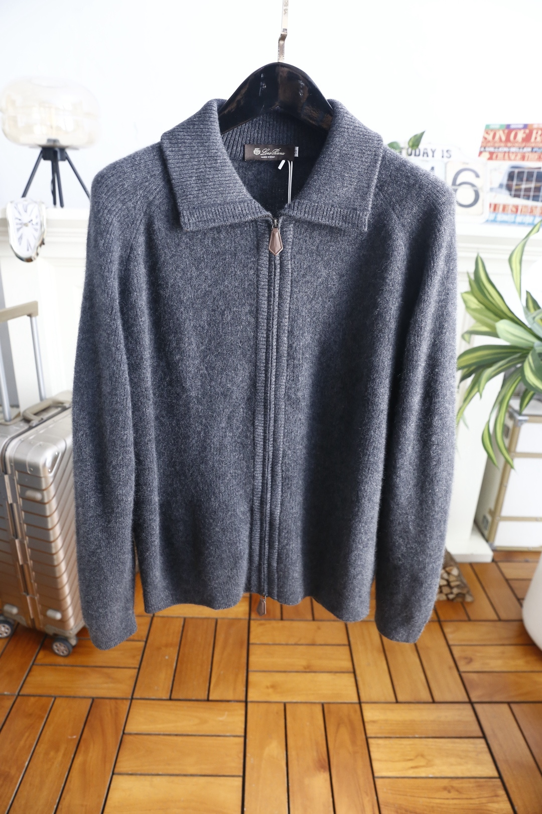 🔥Loro Piana. 26秋冬新款！时尚男士翻领全拉链针织开衫，羊毛羊绒混纺材质，宽翻领肌理感饱满，双向拉链设计穿脱