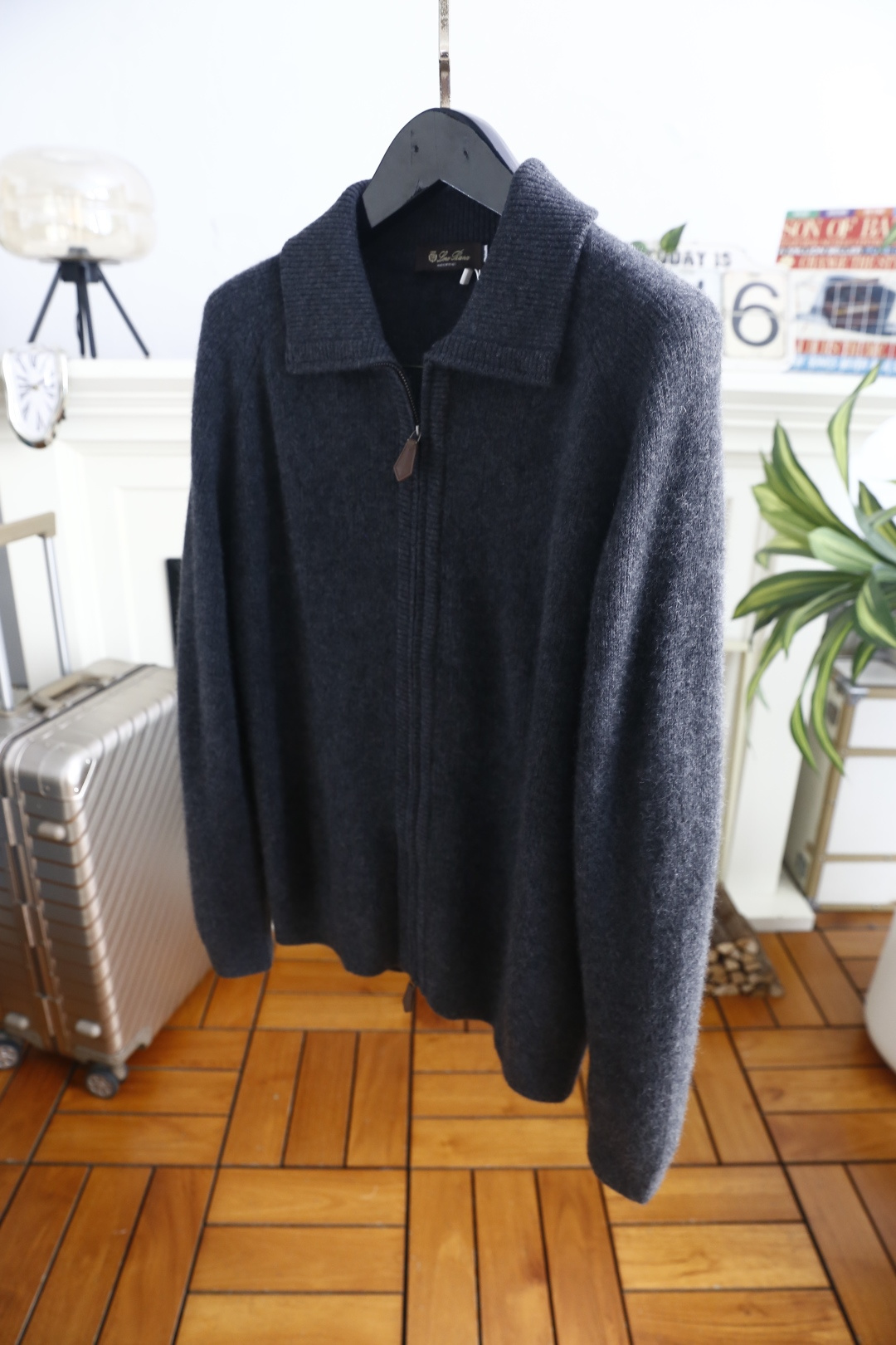 🔥Loro Piana. 26秋冬新款！时尚男士翻领全拉链针织开衫，羊毛羊绒混纺材质，宽翻领肌理感饱满，双向拉链设计穿脱