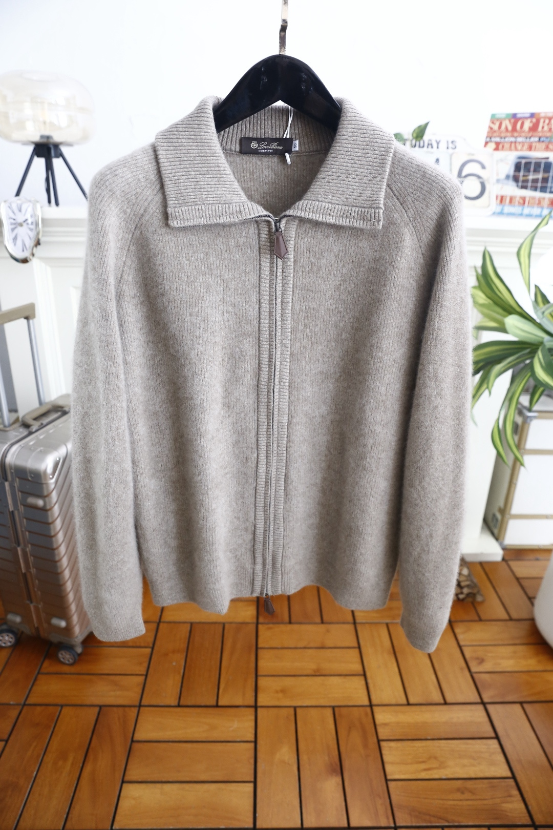 🔥Loro Piana. 26秋冬新款！时尚男士翻领全拉链针织开衫，羊毛羊绒混纺材质，宽翻领肌理感饱满，双向拉链设计穿脱