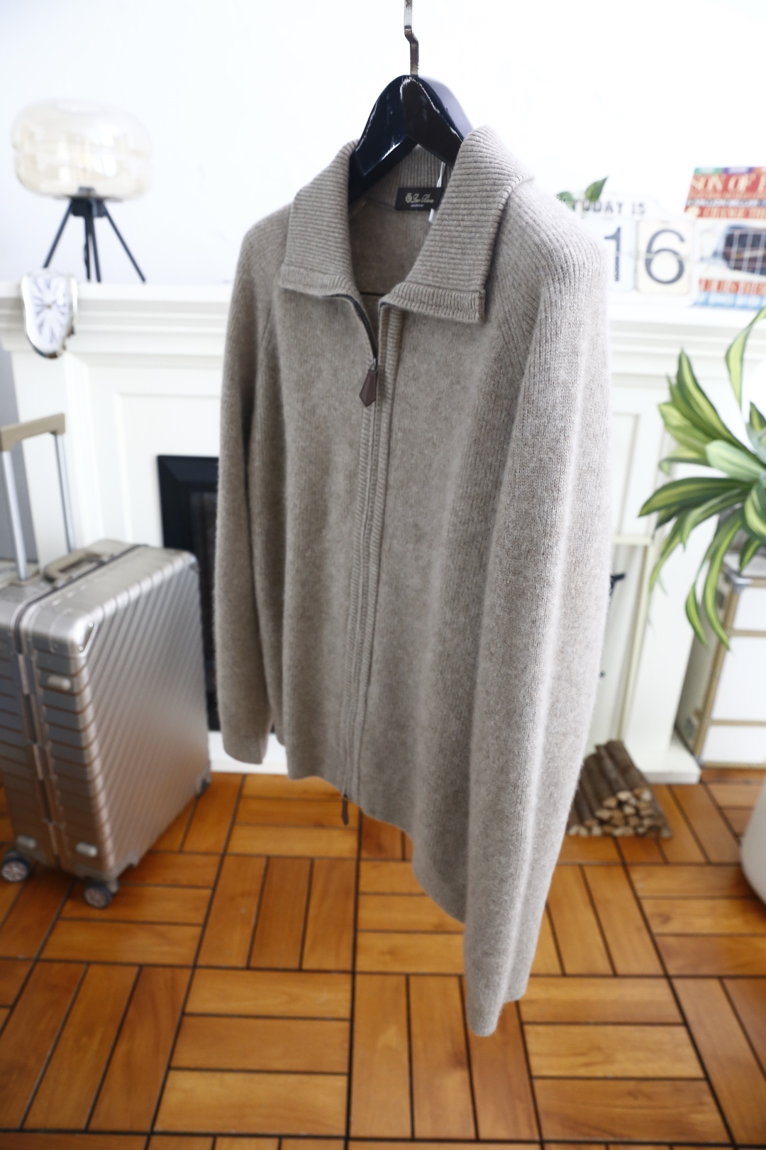 🔥Loro Piana. 26秋冬新款！时尚男士翻领全拉链针织开衫，羊毛羊绒混纺材质，宽翻领肌理感饱满，双向拉链设计穿脱