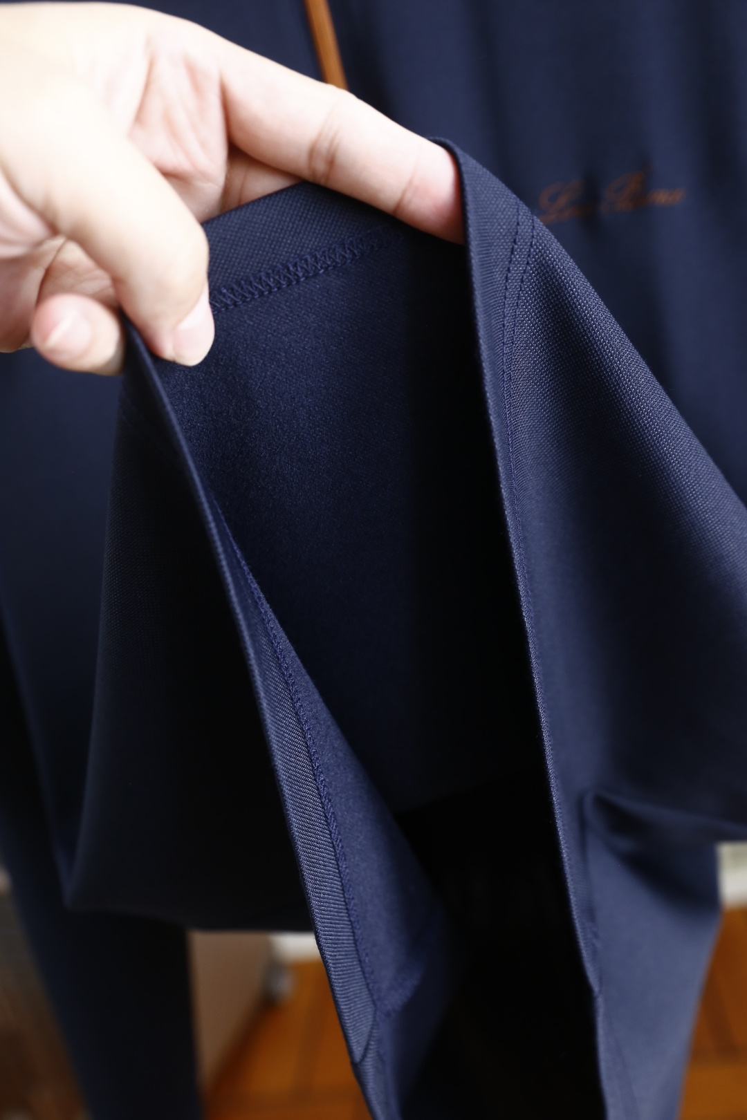🔥Loro Piana. 26秋冬新款！时尚男士长袖Polo衫，撞色包边翻领搭配半拉链门襟，胸口精致手写刺绣标识低调雅致