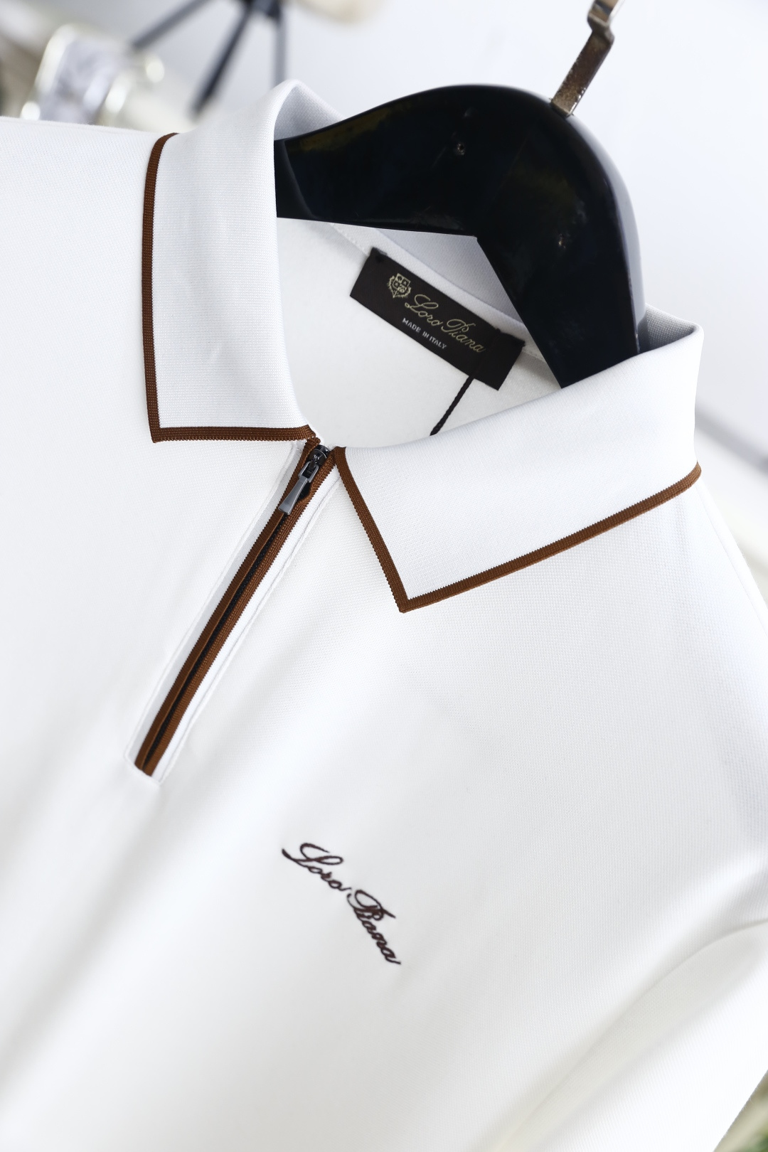 🔥Loro Piana. 26秋冬新款！时尚男士长袖Polo衫，撞色包边翻领搭配半拉链门襟，胸口精致手写刺绣标识低调雅致