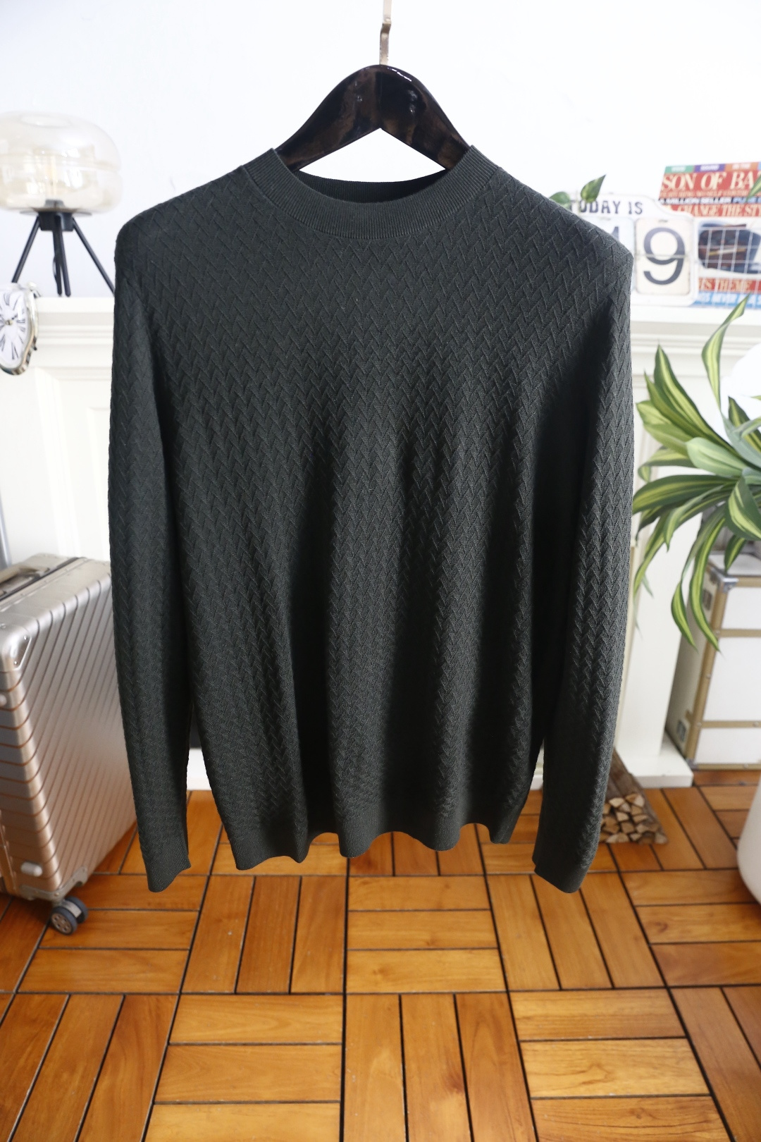 🔥Loro Piana. 26秋冬新款！时尚男士半高领针织衫，面料含绵羊毛，衣身精致立体菱格提花纹理，肌理层次饱满耐看。