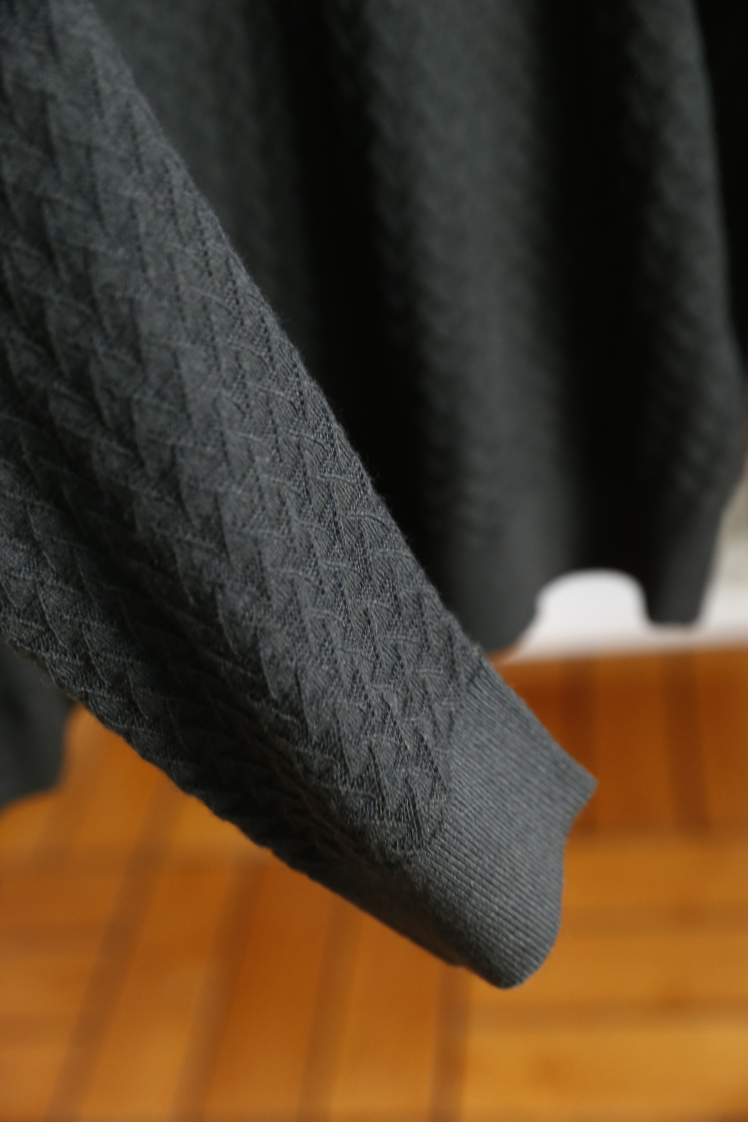 🔥Loro Piana. 26秋冬新款！时尚男士半高领针织衫，面料含绵羊毛，衣身精致立体菱格提花纹理，肌理层次饱满耐看。