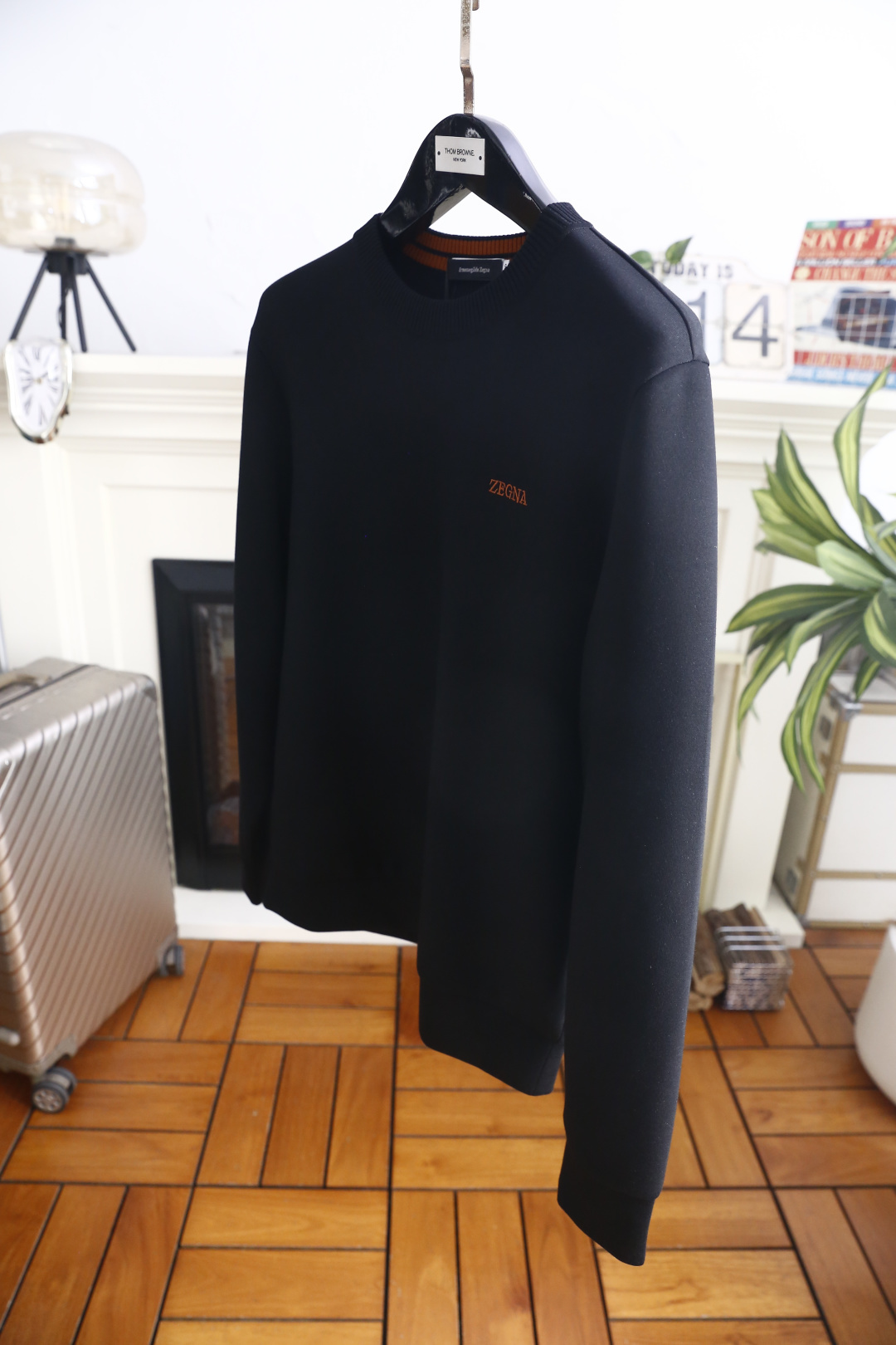 🔥杰尼亚. 26秋季新品！时尚男士圆领卫衣，承袭奢牌极简设计美学，胸口精致品牌字母刺绣标识低调彰显品牌辨识度，领口内里撞
