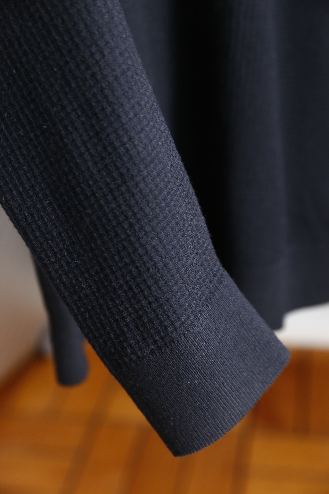 🔥Loro Piana. 26秋冬新款！时尚男士半拉链立领针织衫，细腻华夫格肌理质感出众，半开拉链领口可自由调节。罗纹收
