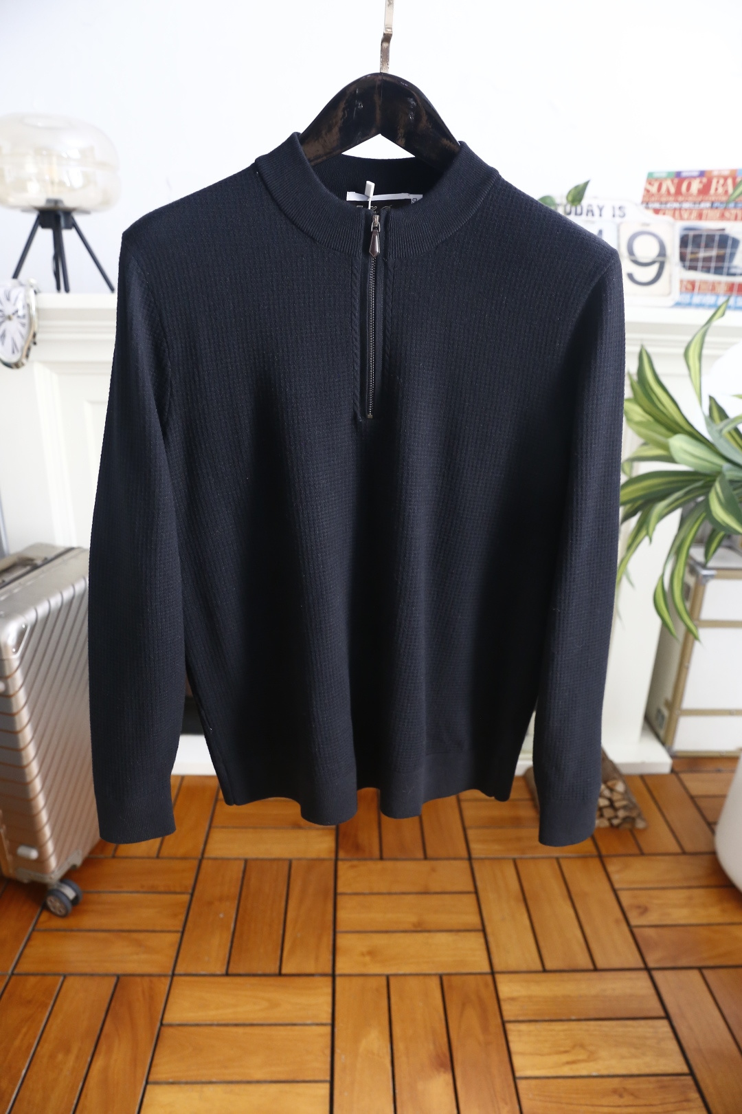 🔥Loro Piana. 26秋冬新款！时尚男士半拉链立领针织衫，细腻华夫格肌理质感出众，半开拉链领口可自由调节。罗纹收