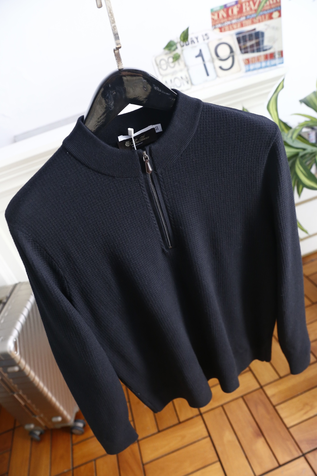 🔥Loro Piana. 26秋冬新款！时尚男士半拉链立领针织衫，细腻华夫格肌理质感出众，半开拉链领口可自由调节。罗纹收