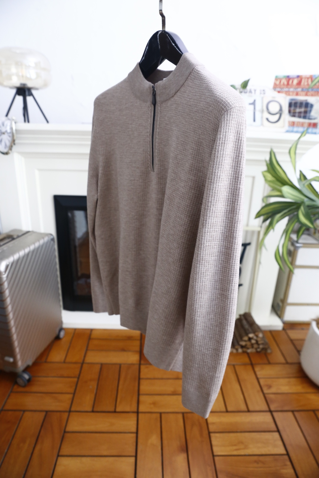 🔥Loro Piana. 26秋冬新款!时尚男士半拉链立领针织衫,细腻华夫格肌理质感出众,半开拉链领口可自由调节。罗纹收 🔥Loro Piana. 26秋冬新款!时尚男士半拉链立领针织衫,细腻华夫格肌理质感出众,半开拉链领口可自由调节。罗纹收
