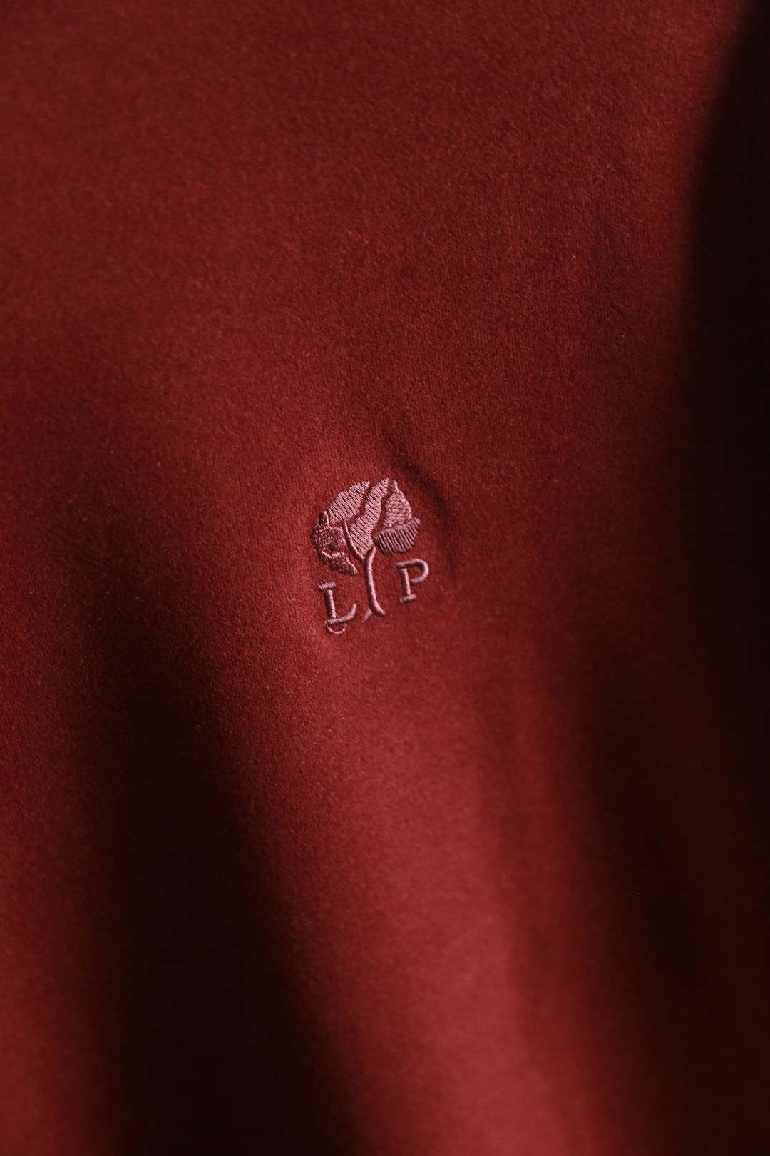 🔥Loro Piana. 26秋冬新款！时尚男士半高领打底衫，甄选暖姜羊绒蛋白面料，软糯温润亲肤锁温。简约半高领贴合颈部