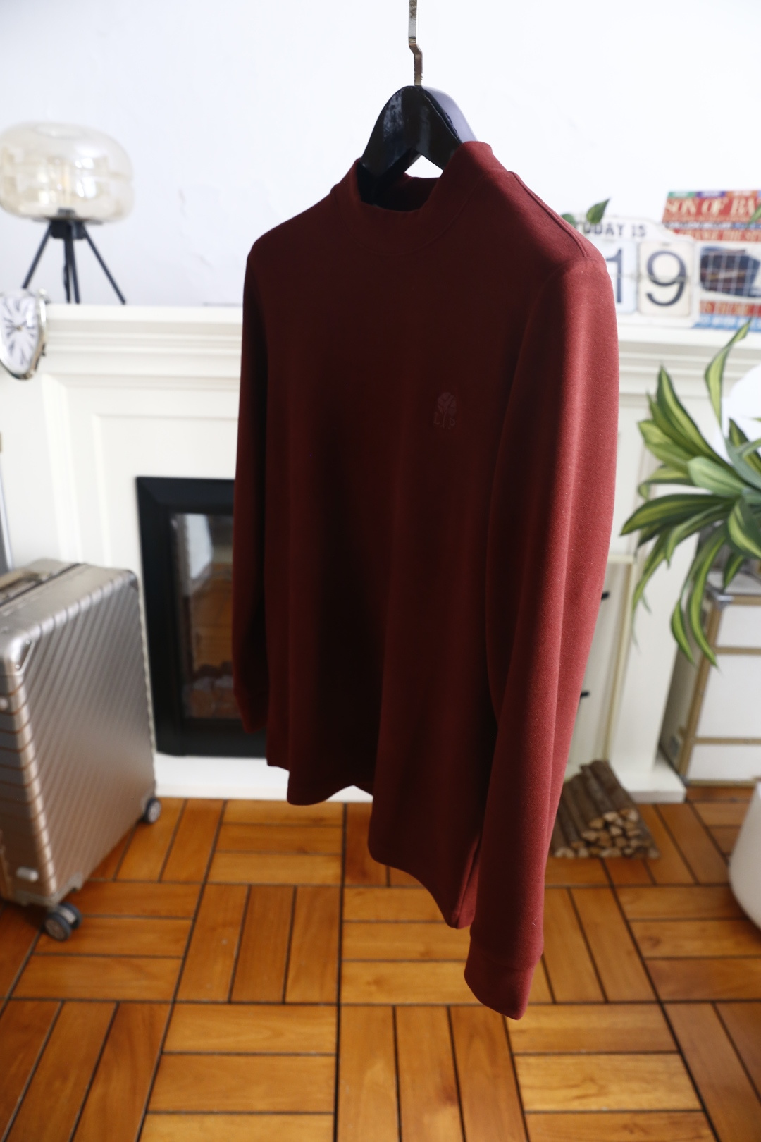🔥Loro Piana. 26秋冬新款！时尚男士半高领打底衫，甄选暖姜羊绒蛋白面料，软糯温润亲肤锁温。简约半高领贴合颈部