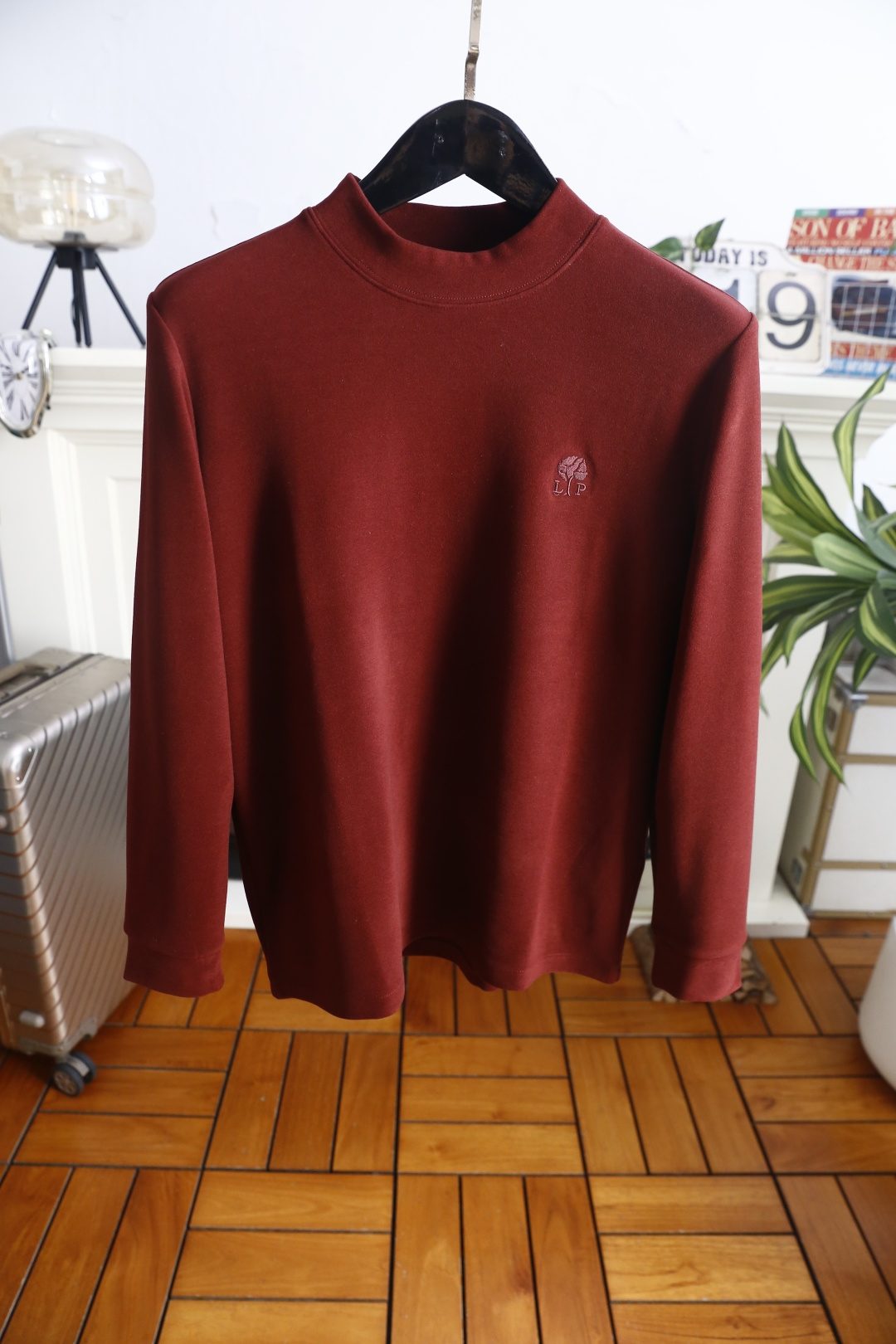 🔥Loro Piana. 26秋冬新款！时尚男士半高领打底衫，甄选暖姜羊绒蛋白面料，软糯温润亲肤锁温。简约半高领贴合颈部