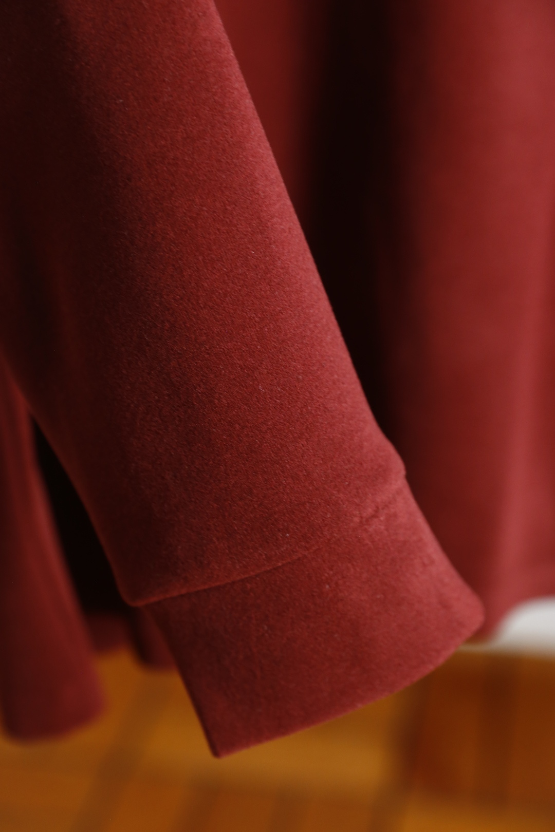 🔥Loro Piana. 26秋冬新款！时尚男士半高领打底衫，甄选暖姜羊绒蛋白面料，软糯温润亲肤锁温。简约半高领贴合颈部